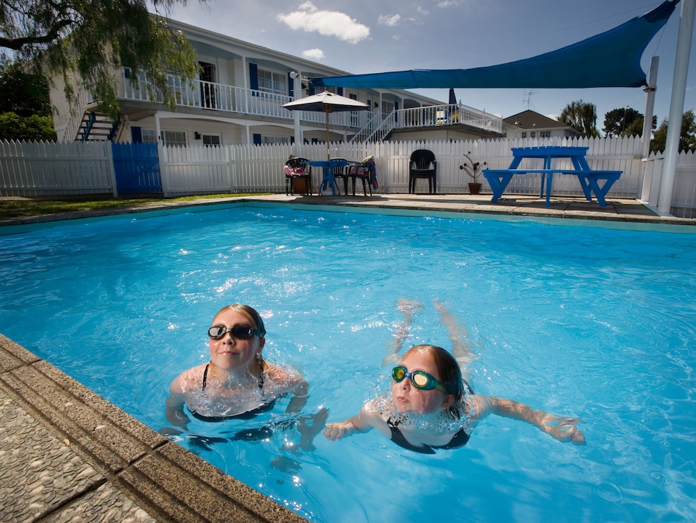 Boundary Court Motor Inn 5/50