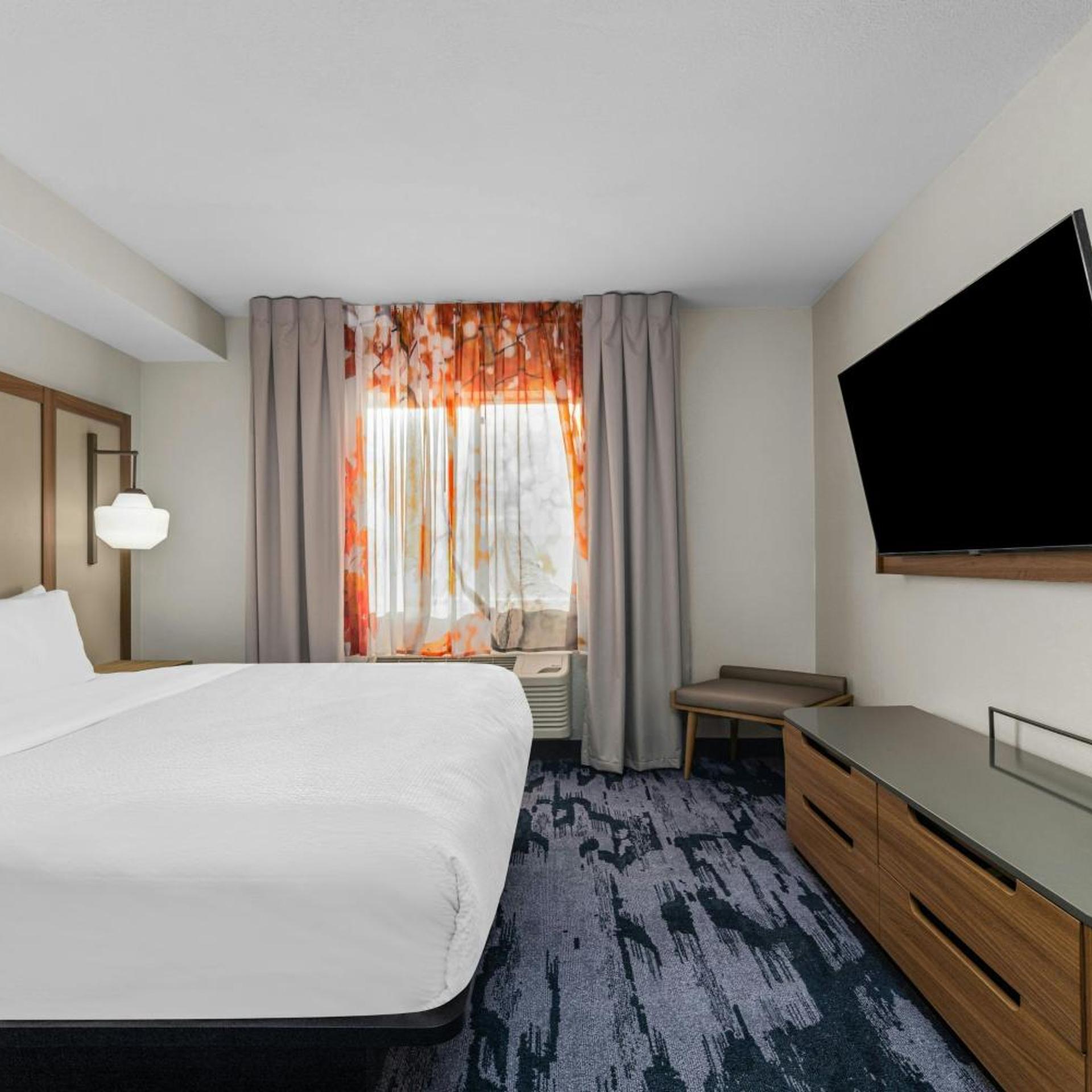 غرفة بسرير كينج بحوض استحمام لذوي الإعاقة، Fairfield Inn and Suites Billings 3/10