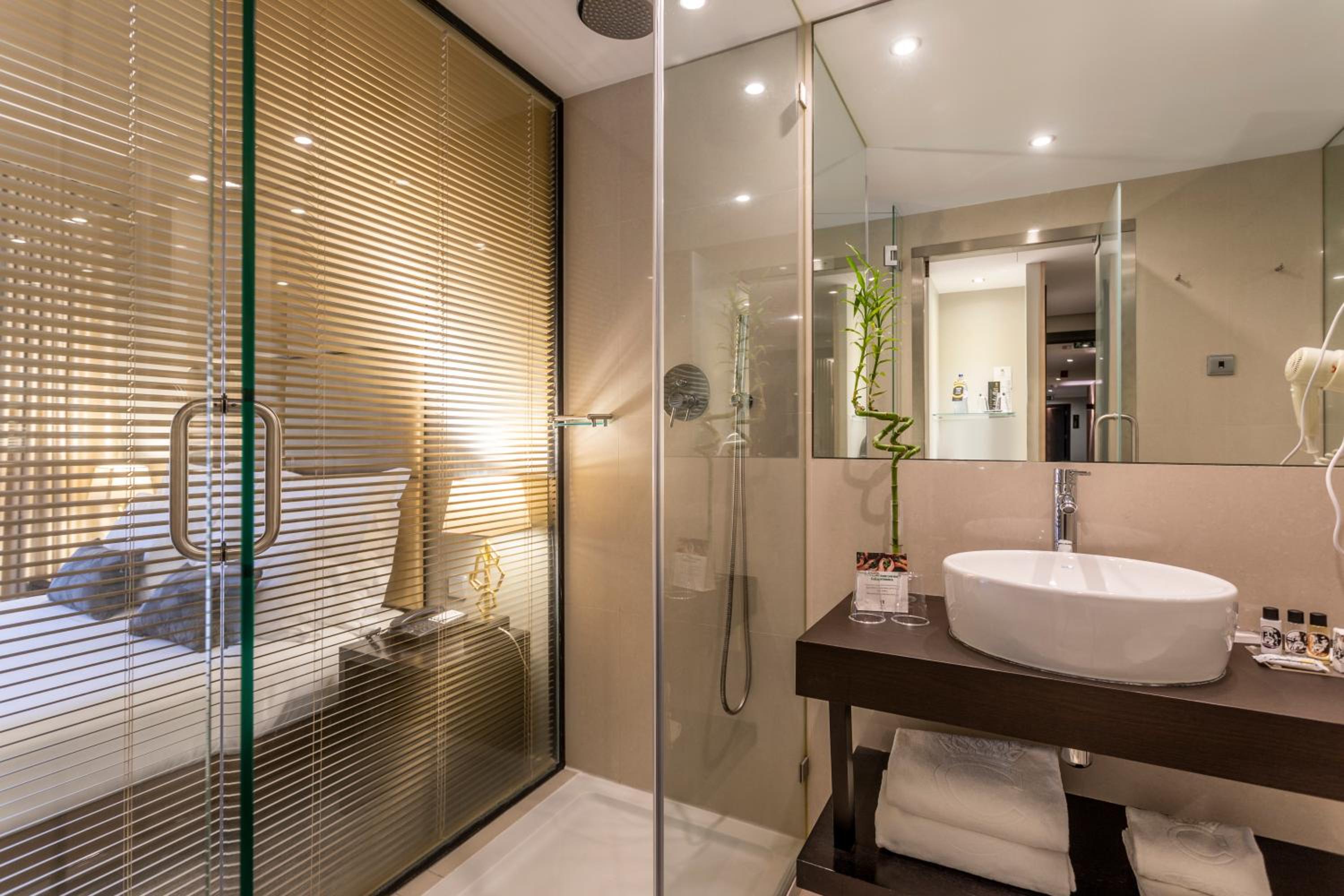 غرفة سوبيريور بسرير كوين، Czar Lisbon Hotel 3/4