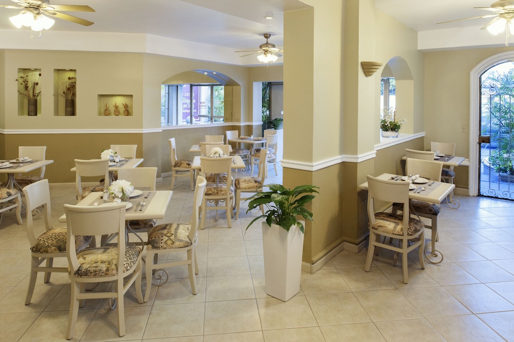 HOTEL AND SUITES QUINTA MAGNA 25/34