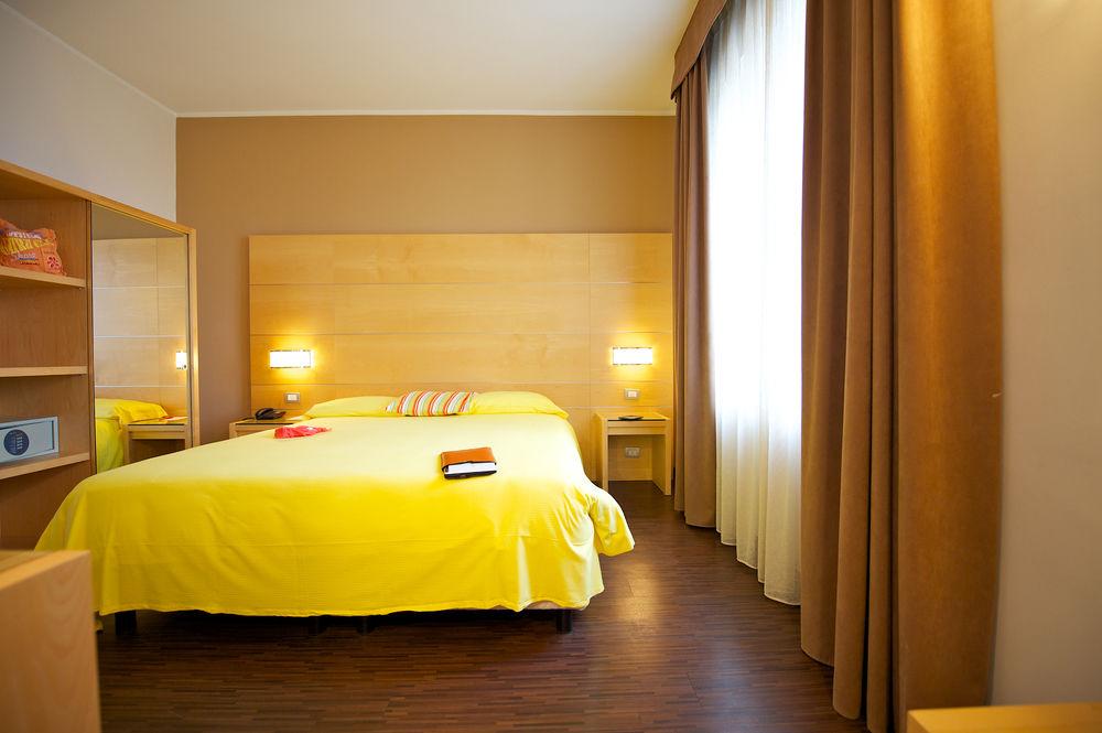 Room, Double Bed