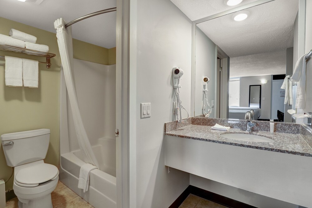 Motel6 Brooks, AB 40/43