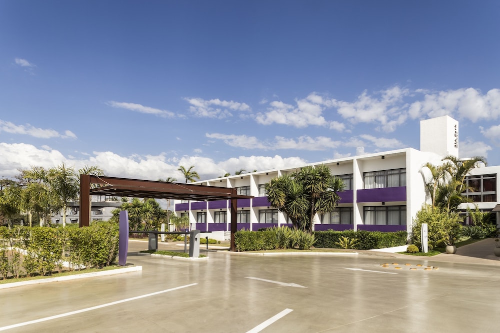 Sia Park Executive Hotel 42/44