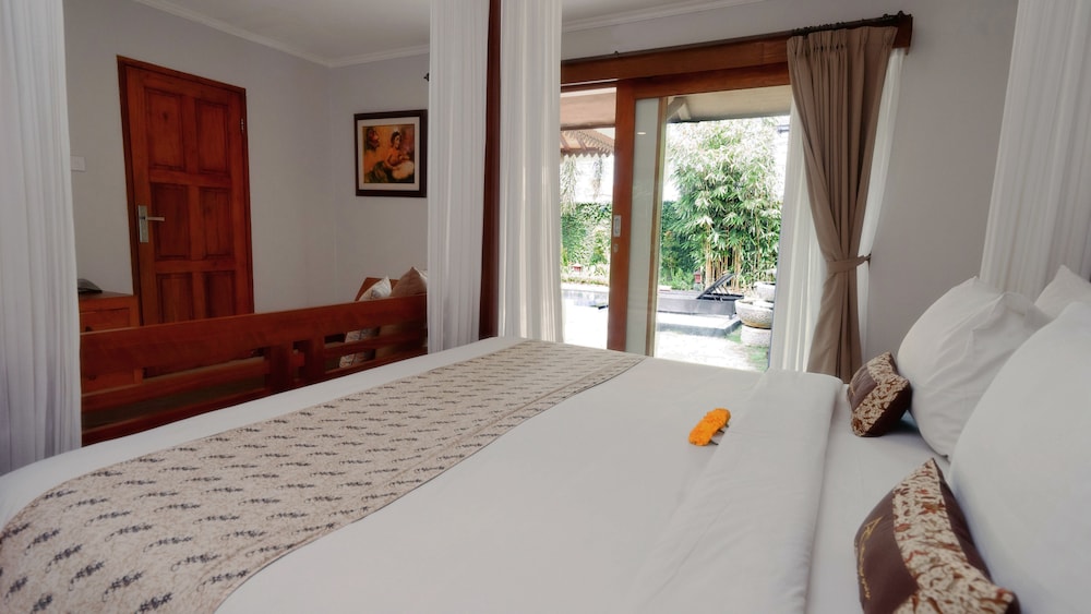 VILLA BERAWA BALI 32/77