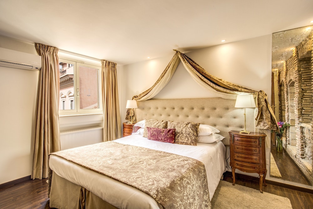 DELUXE, SUITE, CITY VIEW