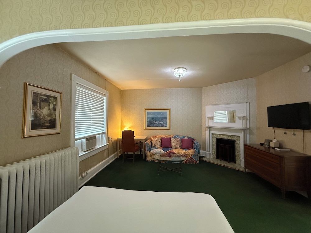 The Windsor Inn 36/61