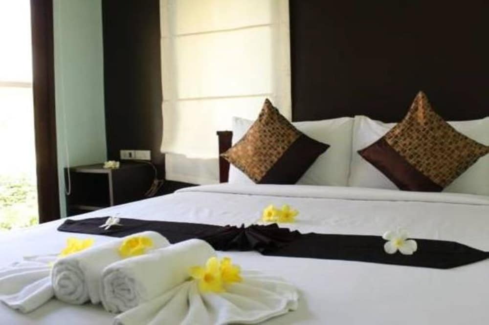 Khanom Sunrise Beach Hotel 3/8
