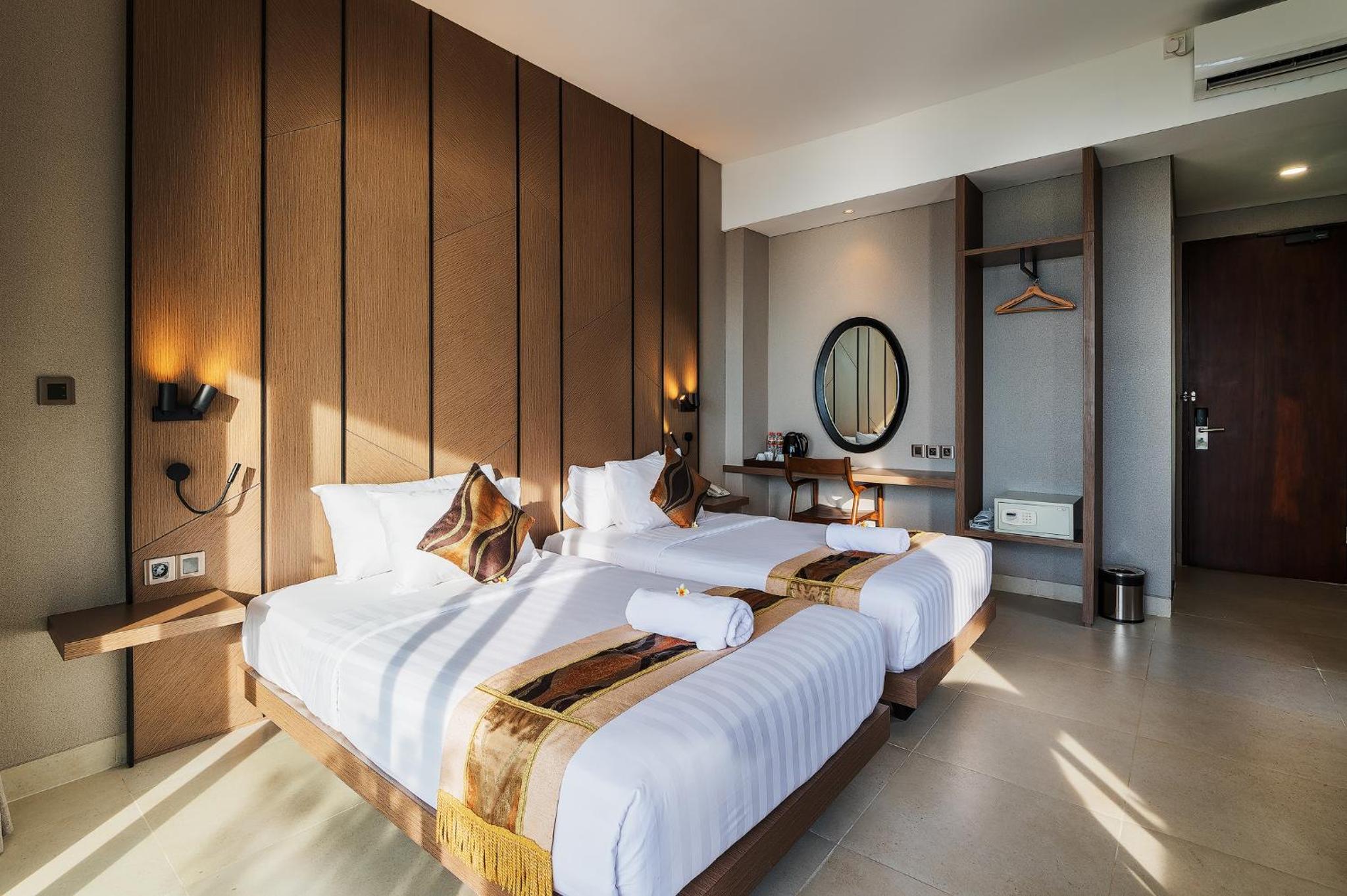 SUPER, DELUXE, TWIN BEDS, SEA VIEW
