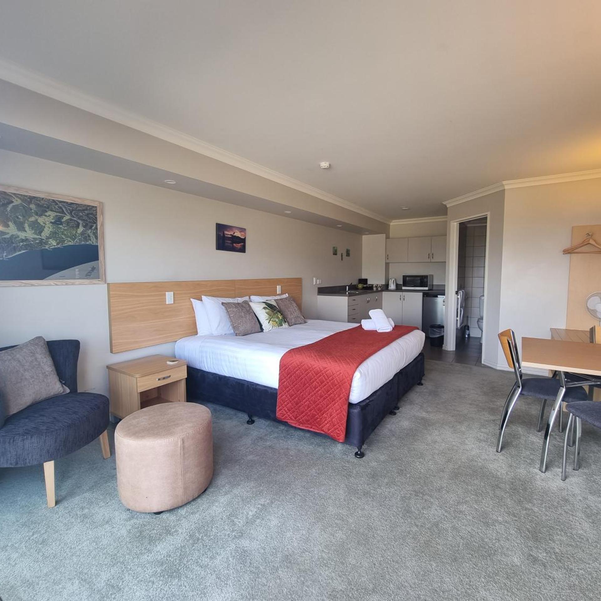 Hotel Lake Brunner 18/50