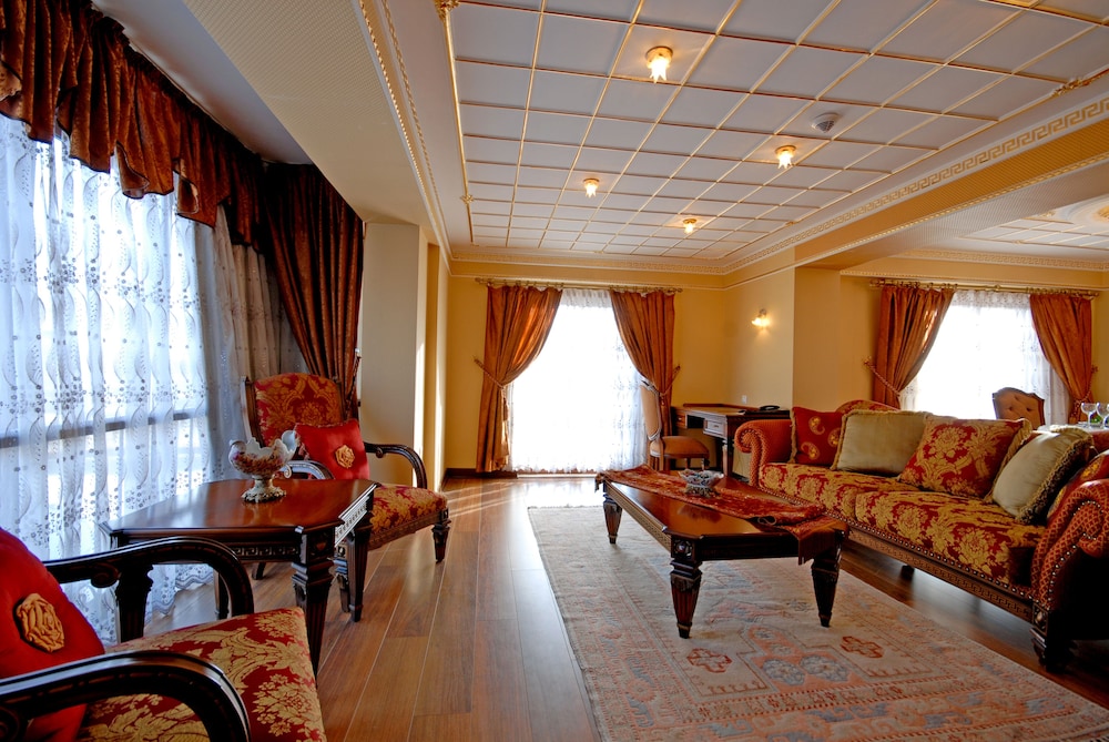Tourist Hotel 30/63