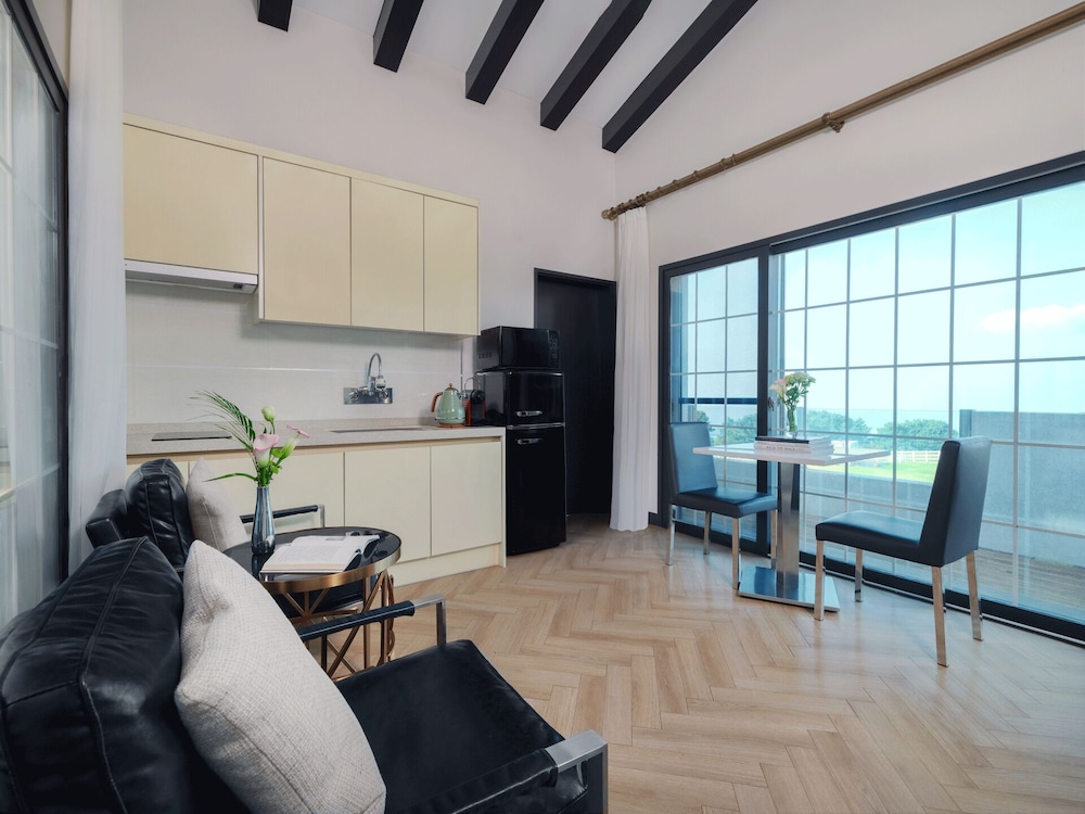 Amber Purehill Hotels & Resorts Jeju 40/50