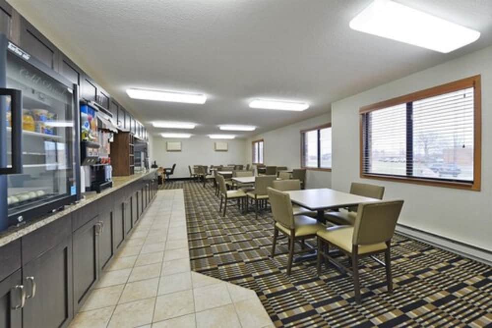 Americas Best Value Inn & Suites Bismarck 24/31