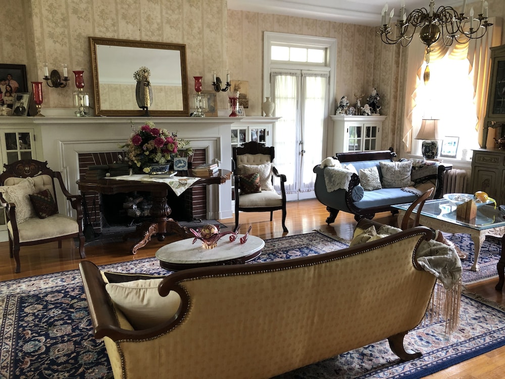 Angie's B&B 33/41