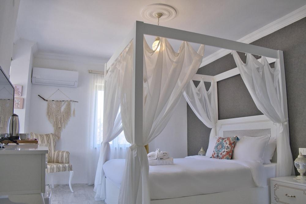 Elda Alacati Boutique Hotel 12/25