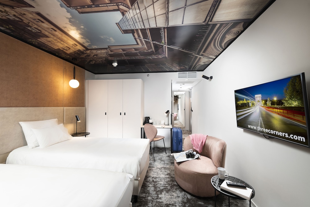 PREMIUM, DOUBLE OR TWIN BED