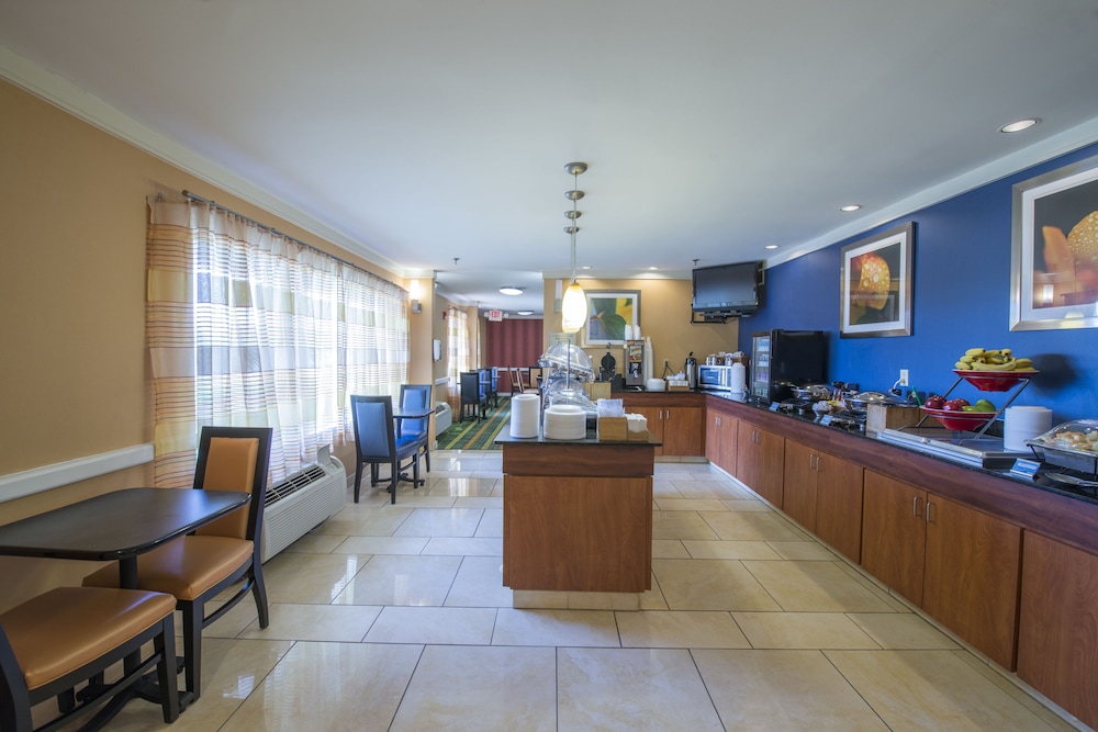 Days Inn by Wyndham Florence Near Civic Center 37/47