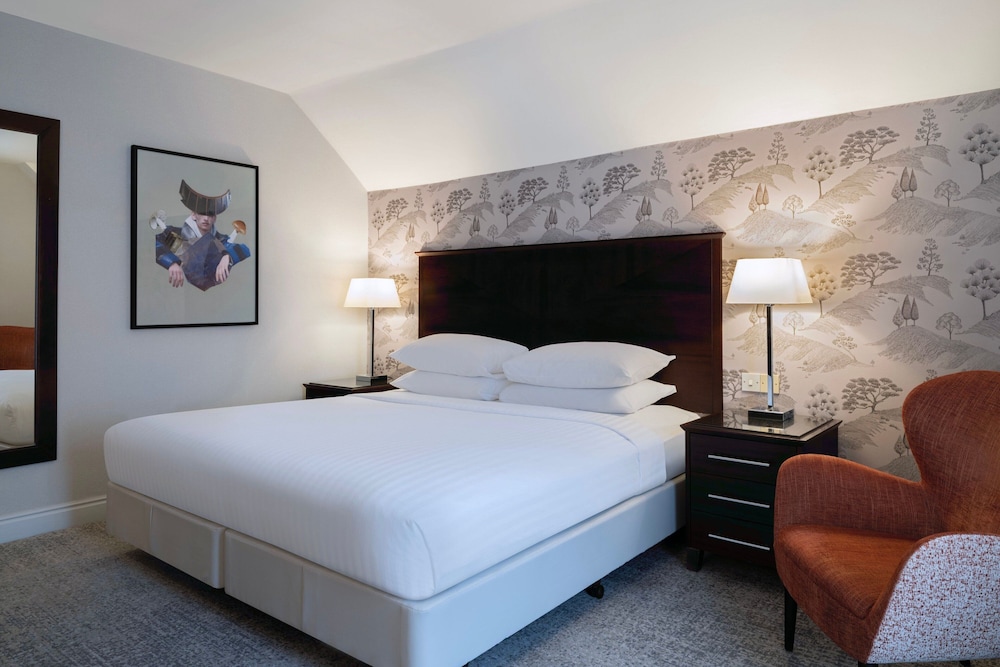 DELUXE, KING BED