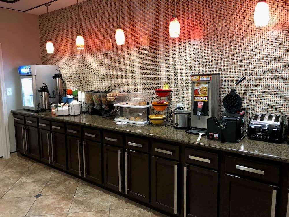 Executive Inn And Suites Joaquin 26/33