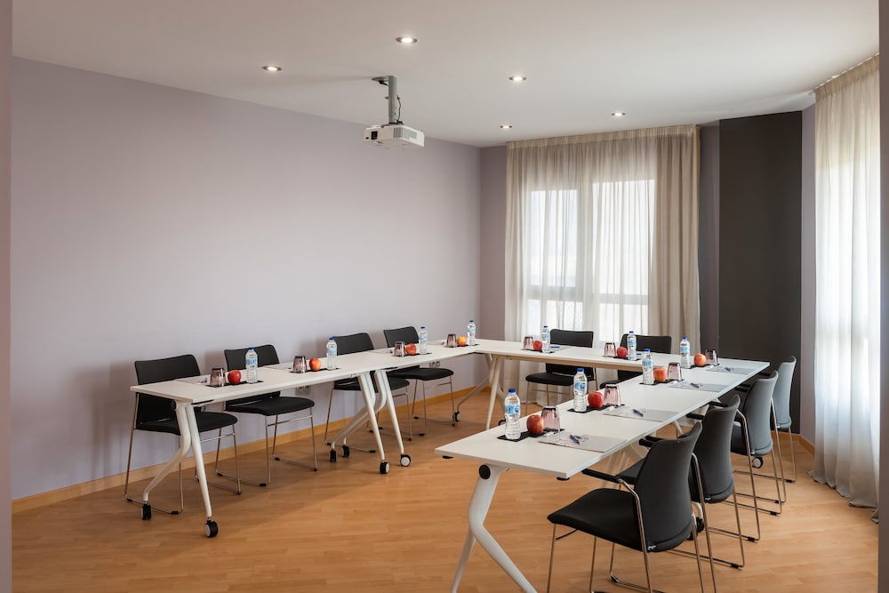 Madrid Airport Suites Affiliated By Melia 59/67