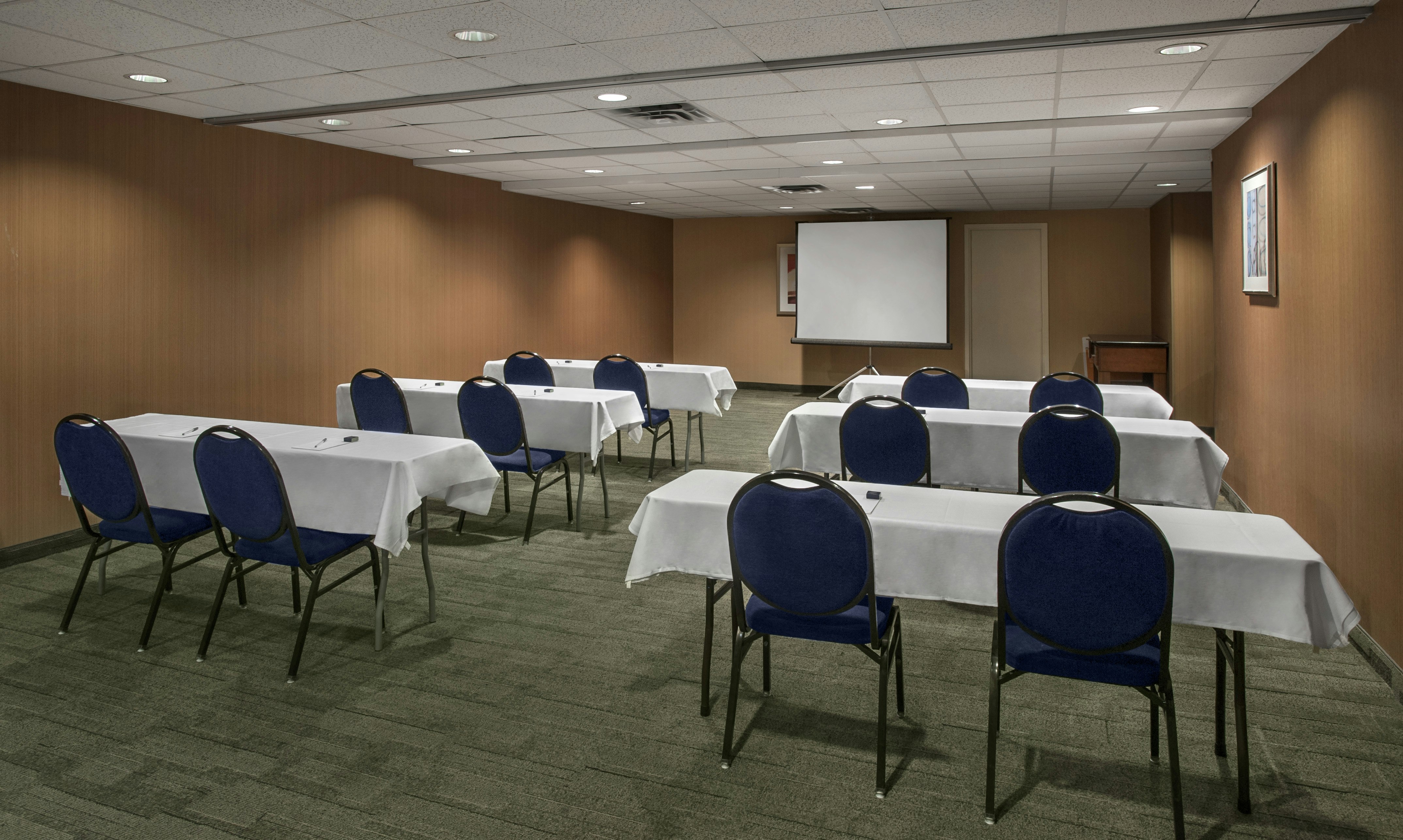 Hampton Inn and Suites Milwaukee Downtown 32/41
