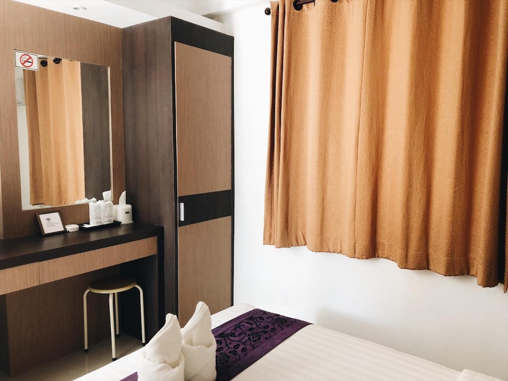 MM. Hill Hotel 26/58