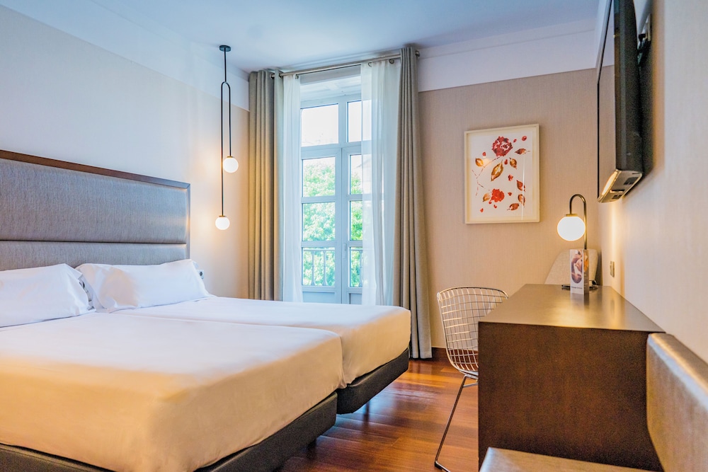 ROOM, SINGLE, DOUBLE BED