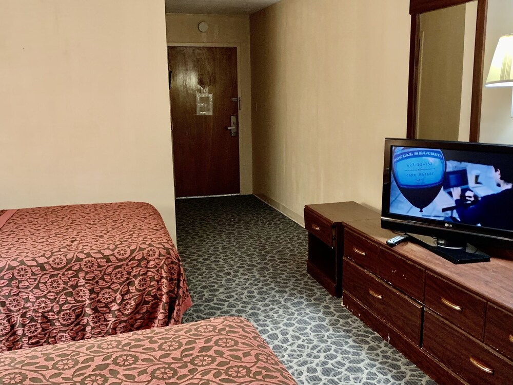 Red Carpet Inn & Suites Lima 34/64