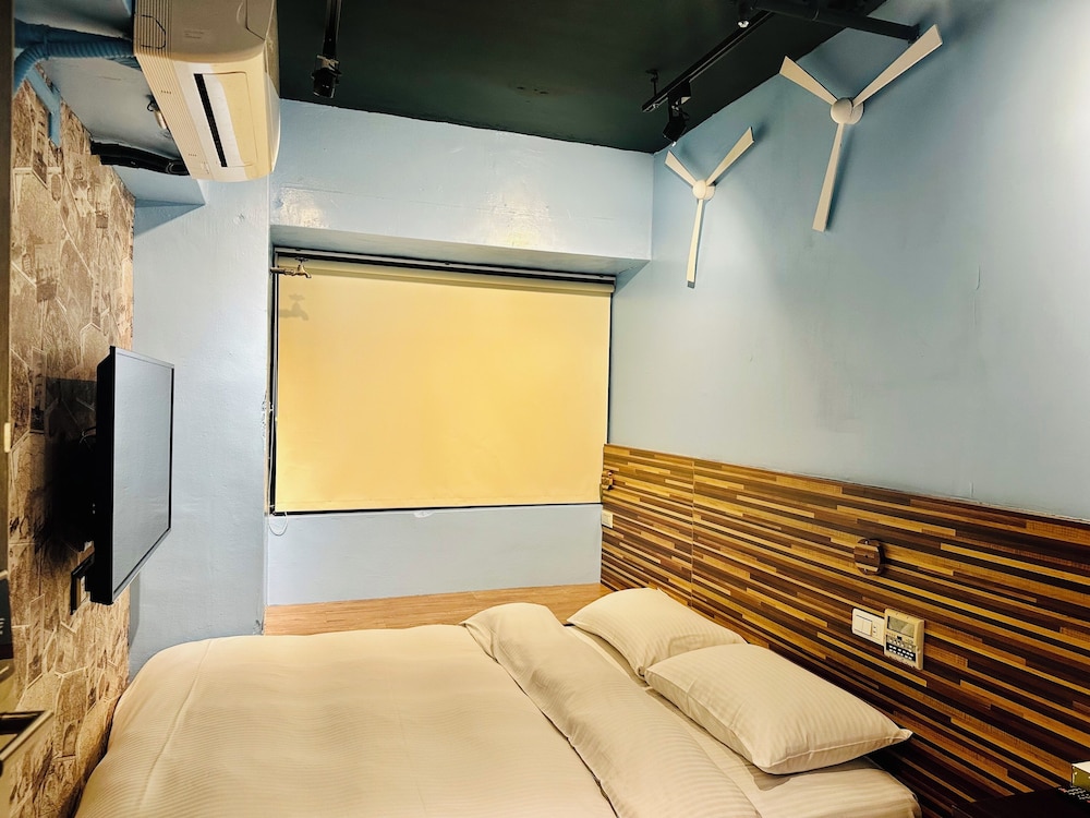 BUSINESS, DOUBLE BED