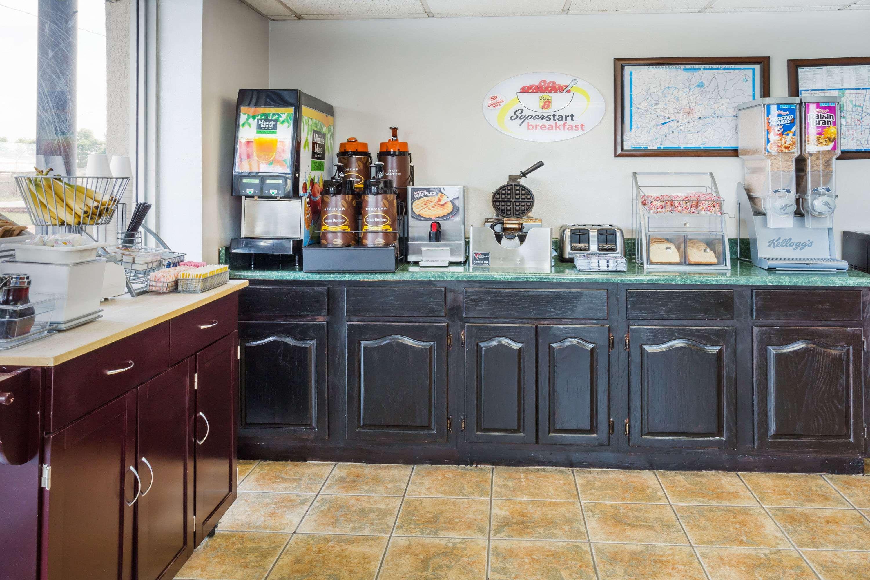 Super 8 By Wyndham Greensboro 23/29