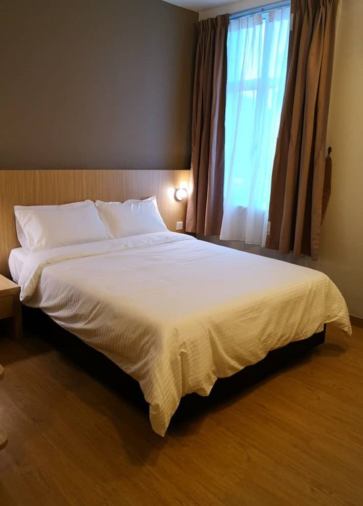 Walk In Hotel 11/24