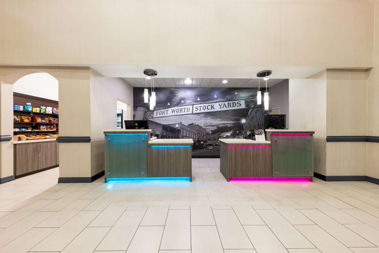 La Quinta Inn & Suites by Wyndham Ft. Worth - Forest Hill TX 11/49
