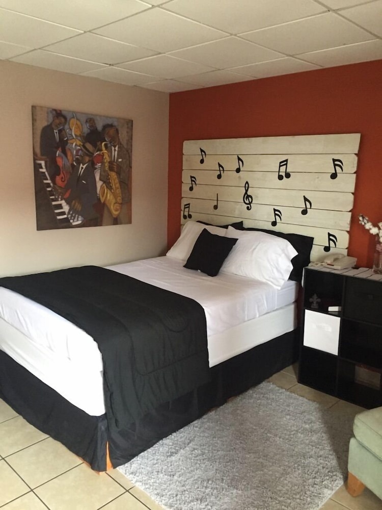 Studio Suites Extended Stay 8/41