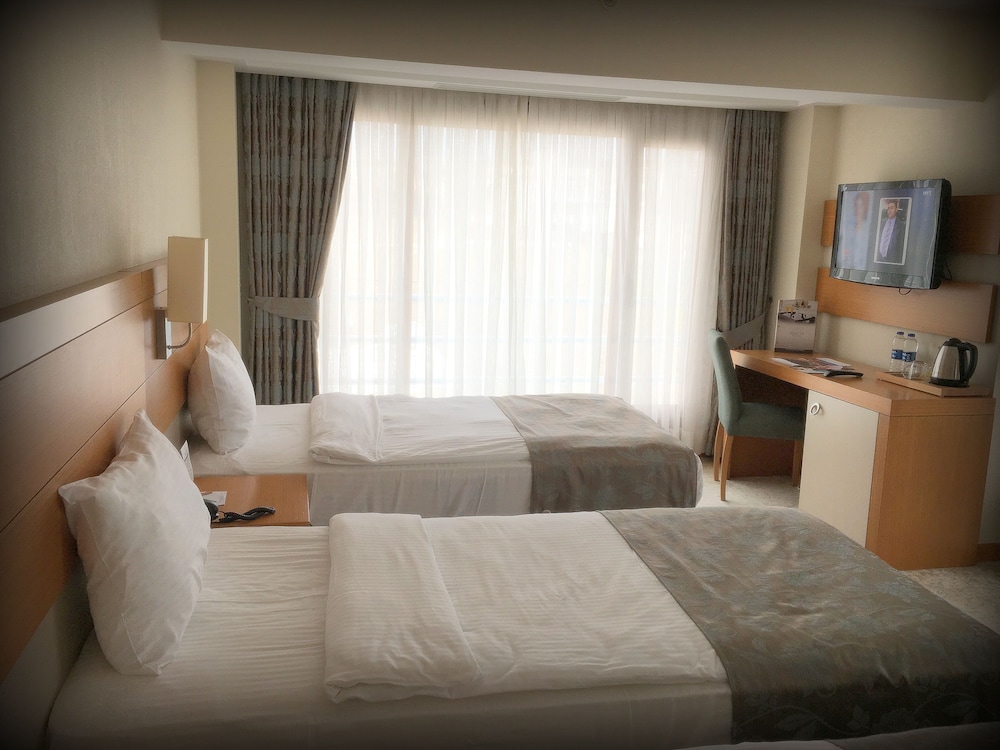 Mercia Hotels Resorts 13/52