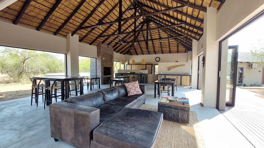 The Baobab Bush Lodge 32/50