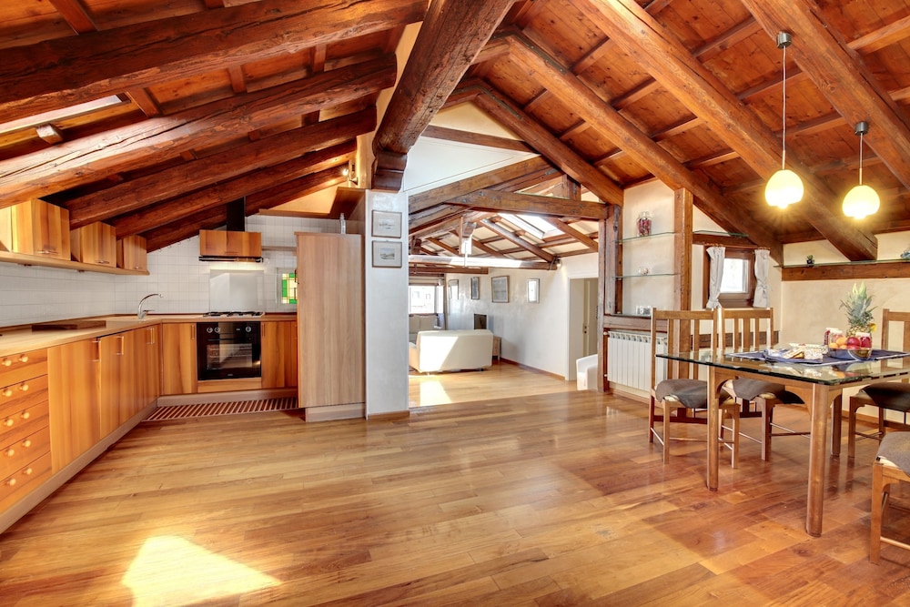 San Marco Roof Terrace Apartment 12/18