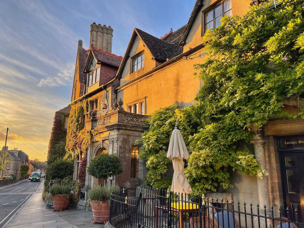 The Old Bell Hotel 30/65