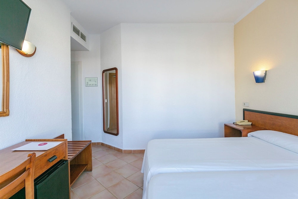 JS Cape Colom - Adults Only 8/45