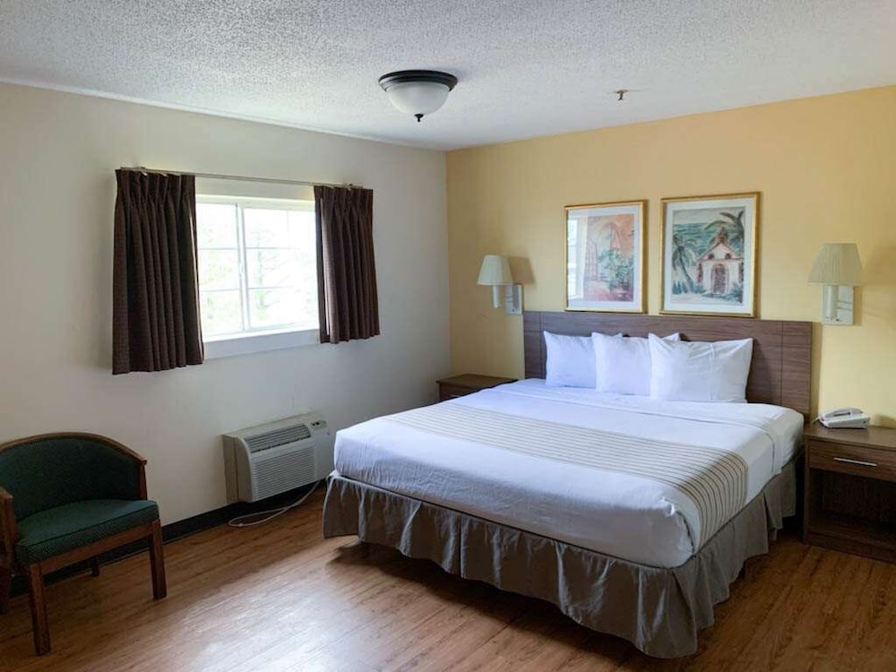 STANDARD, QUEEN BED, KITCHENETTE, SMOKING