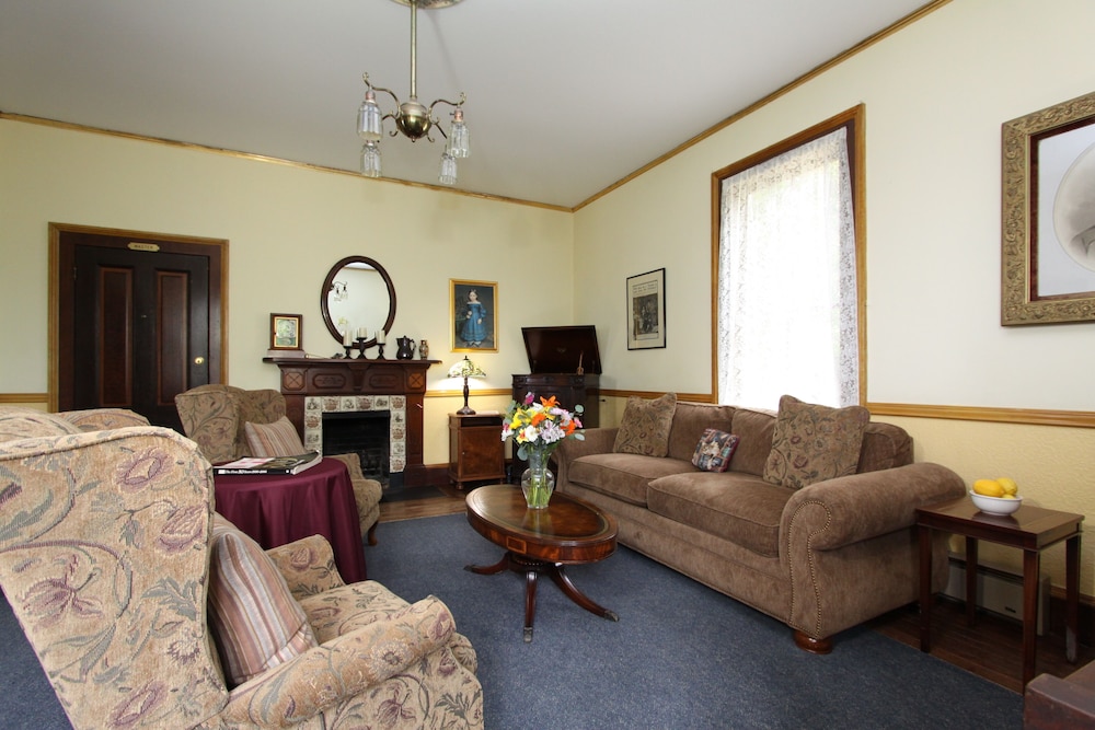 Joshua Grindle Inn 46/64