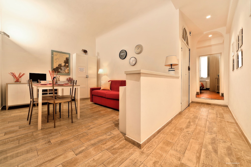 Wine Apartments Florence Colorino 2/19