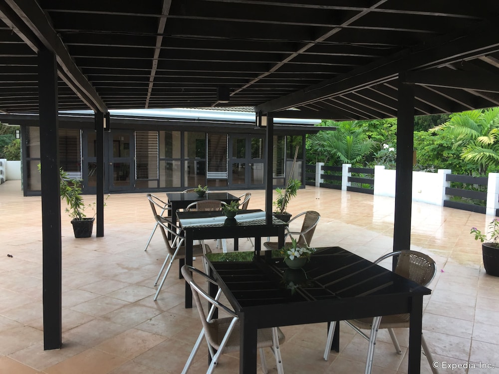LA PERNELA BEACHFRONT RESORT 26/42