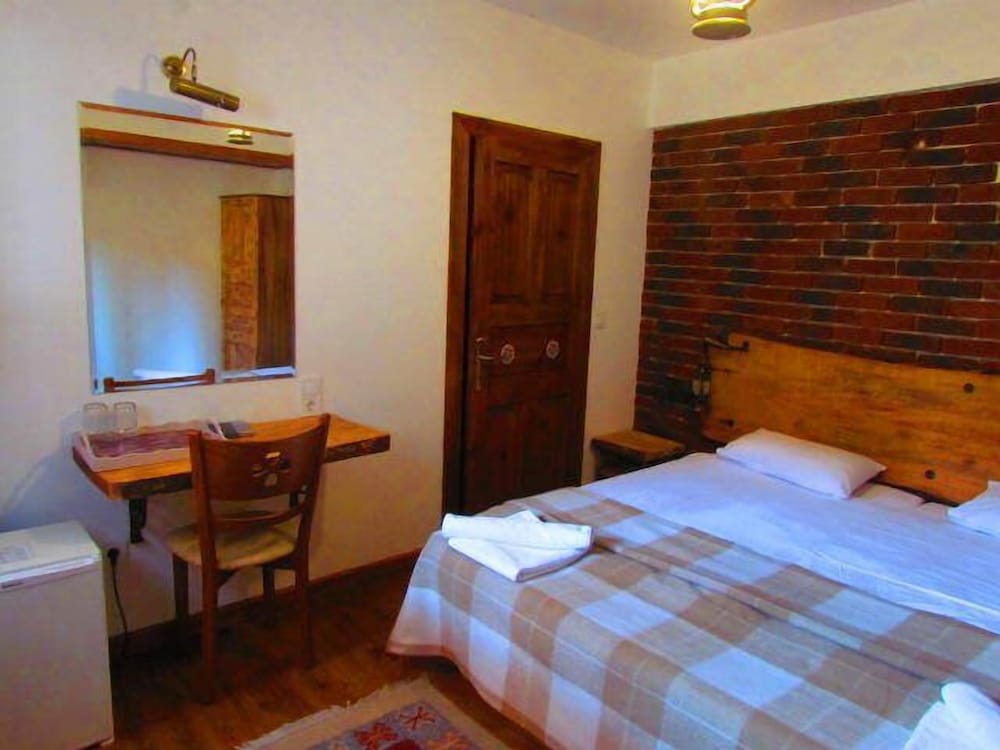 Amazon Petite Palace 18/50