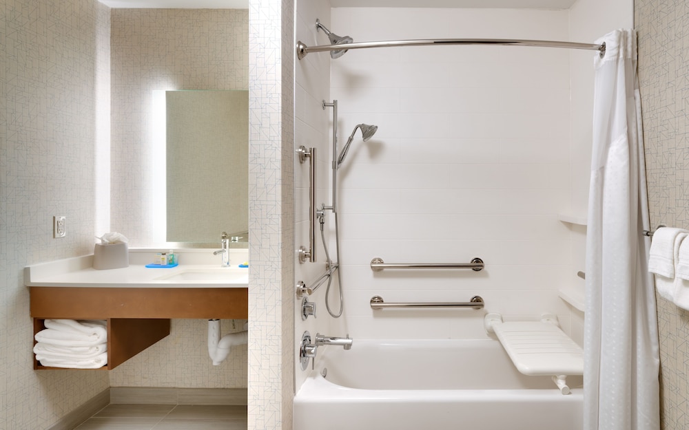 Holiday Inn Express Suites Gainesville I 75 27/68