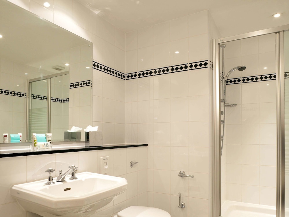 Mercure Manchester Norton Grange Hotel & Spa 11/70