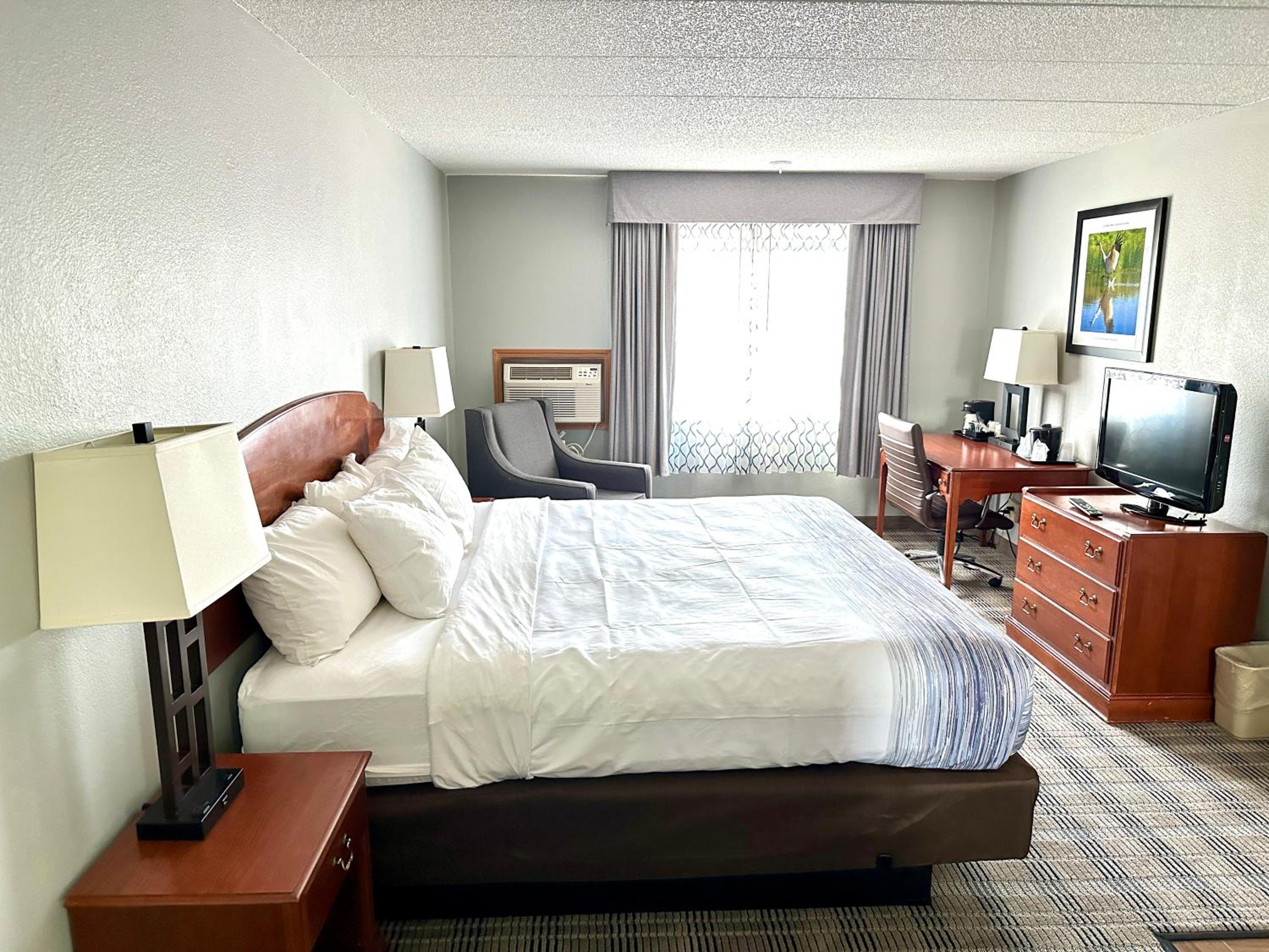 2 Bedrooms, Family Suite, Jetted Tub