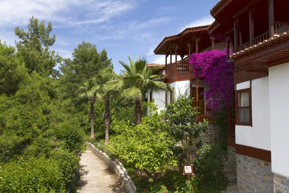 Club & Hotel Letoonia 67/71