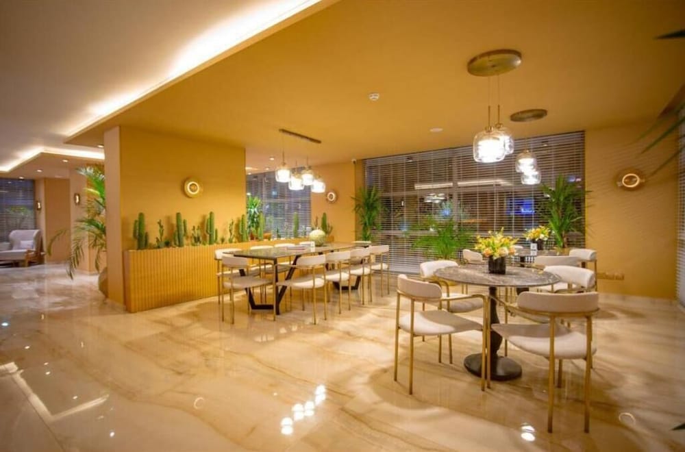 LA TERRAZZA HOTEL 56/60