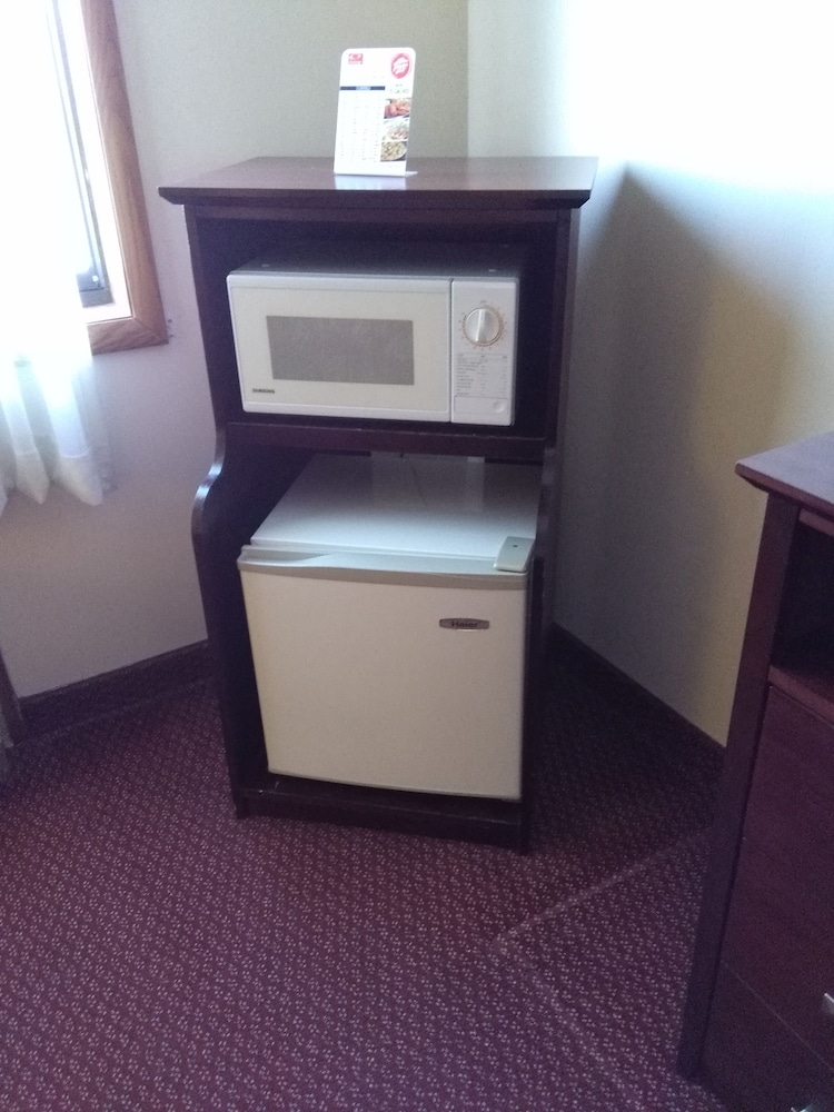 Travelodge by Wyndham Merrill 27/50