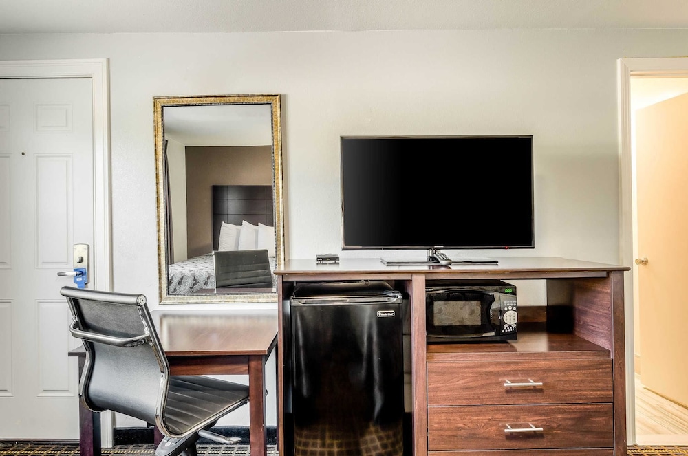 Rodeway Inn Middleboro-Plymouth 20/26
