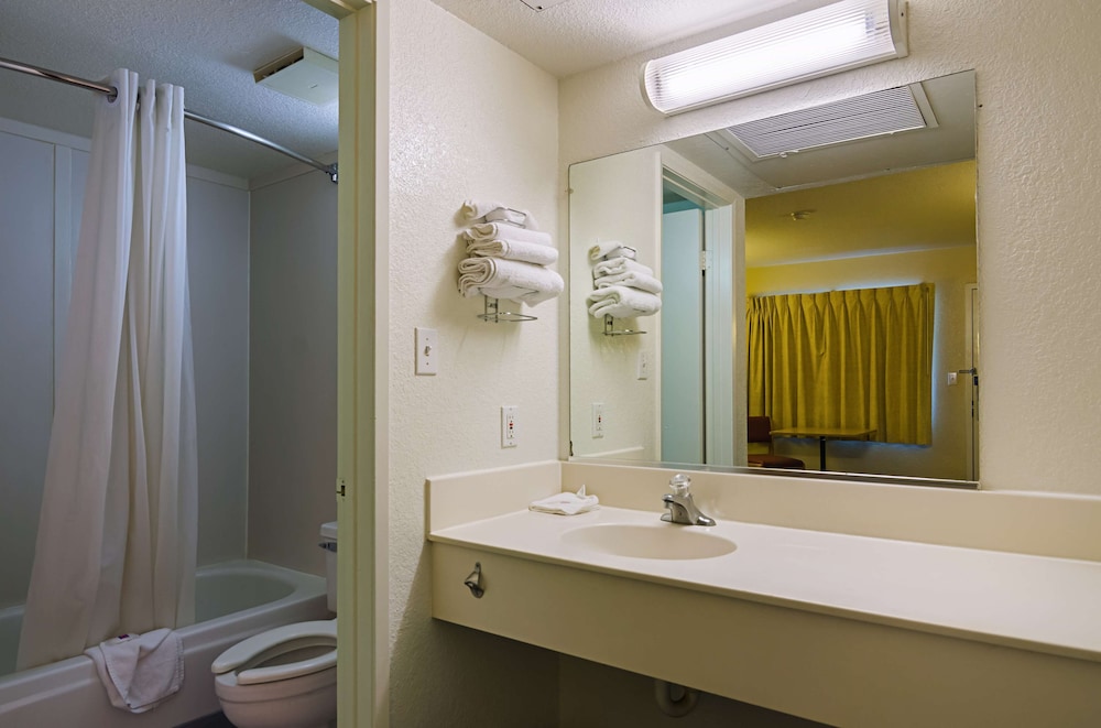 Motel6 Barstow, CA 57/57